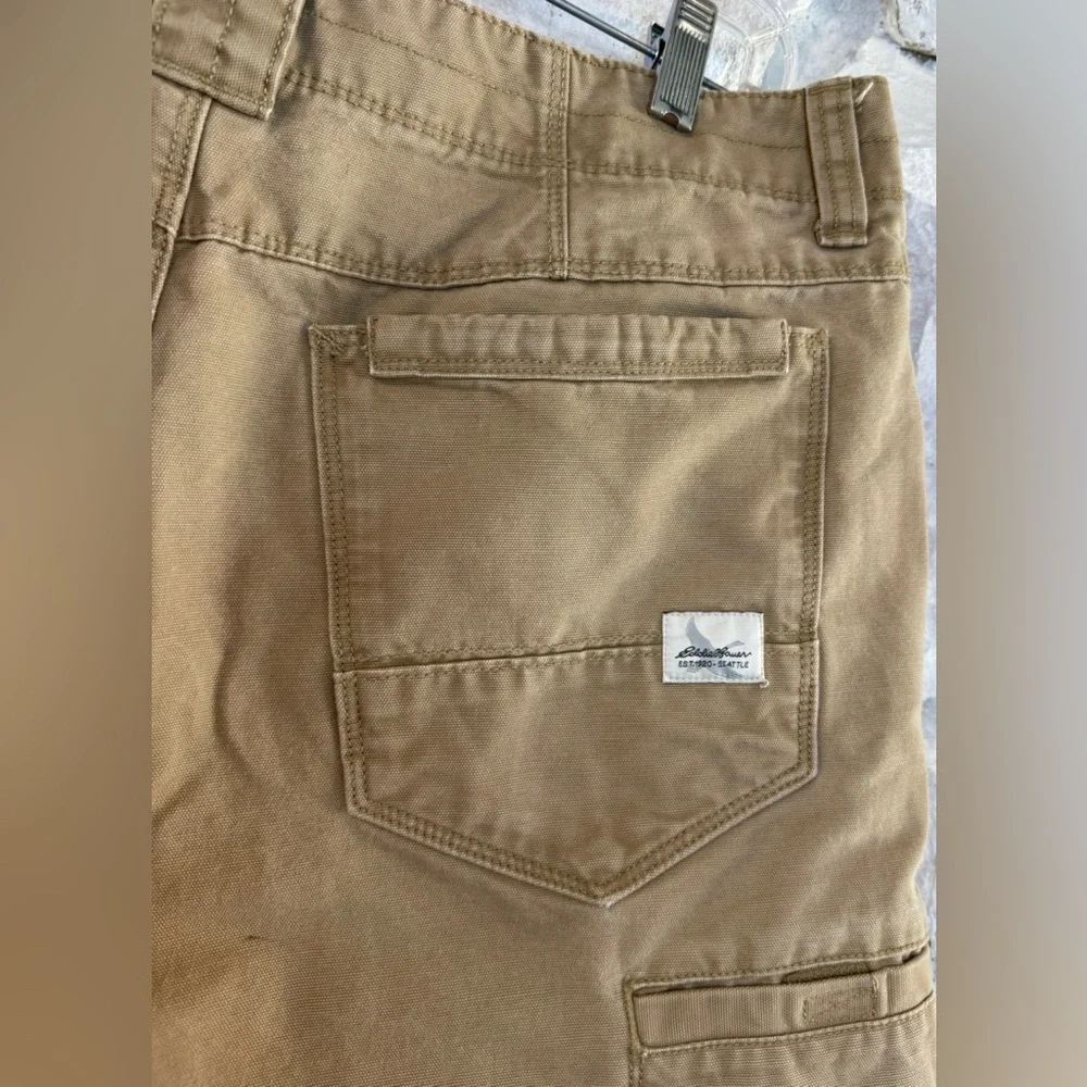 Eddie Bauer | Men's 100% Cotton Classic Khaki Cargo Shorts, Size 33 - Picture 9 of 16
